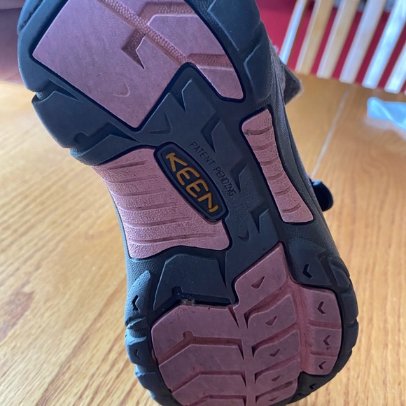 2 pairs girls Merrell/Keen - Picture 9 of 12